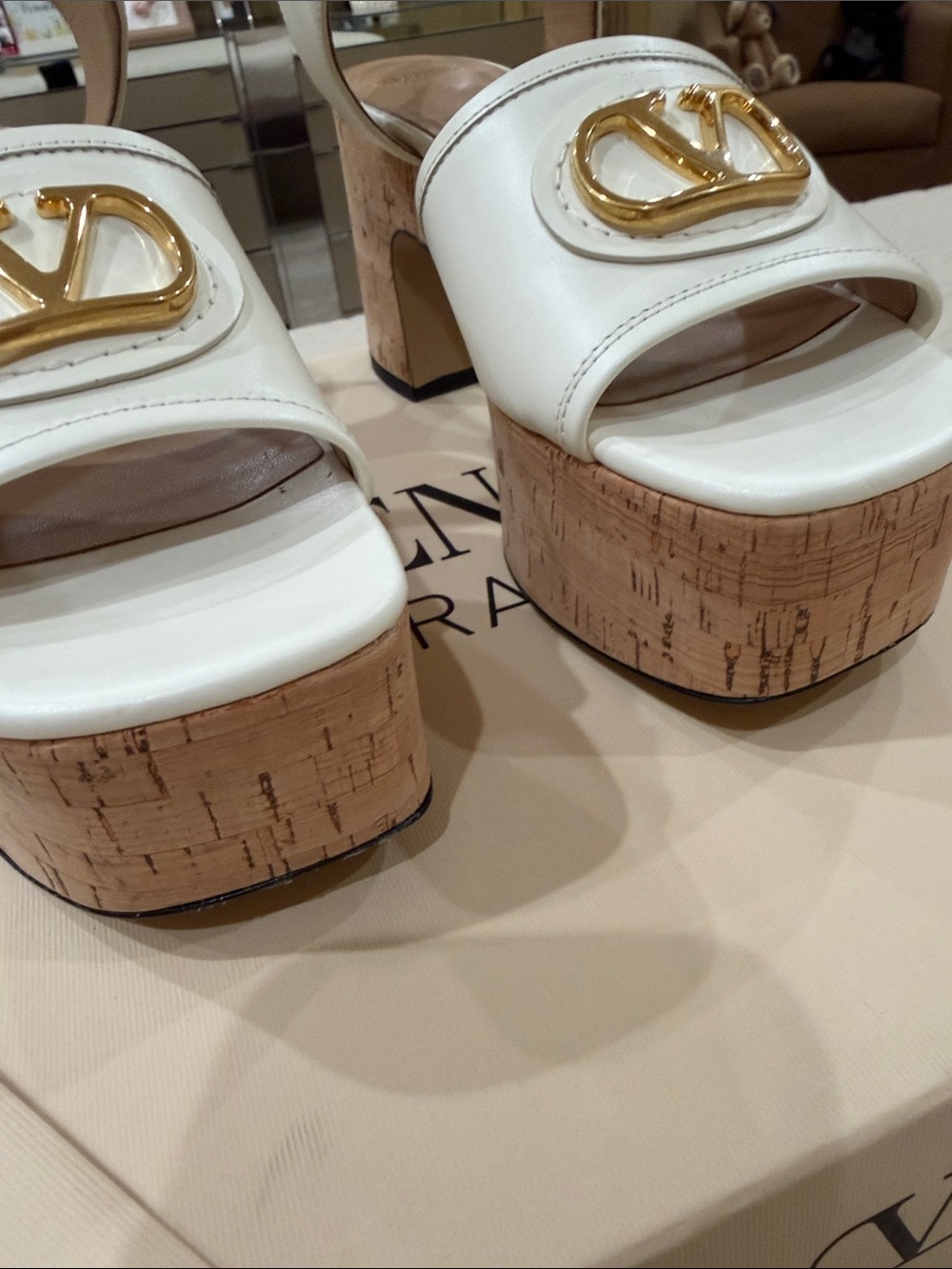 Valentino Garavani White Leather Platform Cork Sandals with Gold Logo - Picture 6 of 6